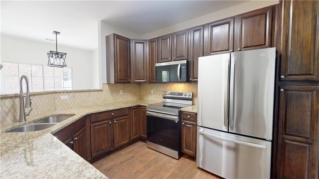 3249 Brockenhurst Dr - Photo 6 of 34