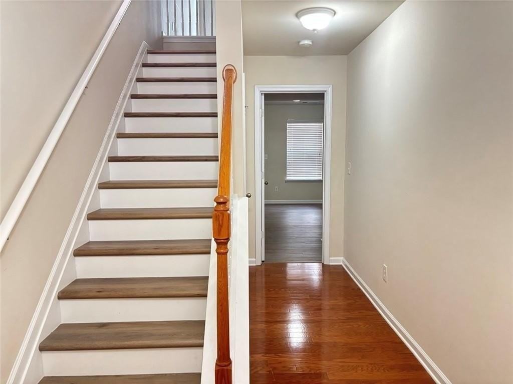 2215 Landing Walk Dr - Photo 2 of 14
