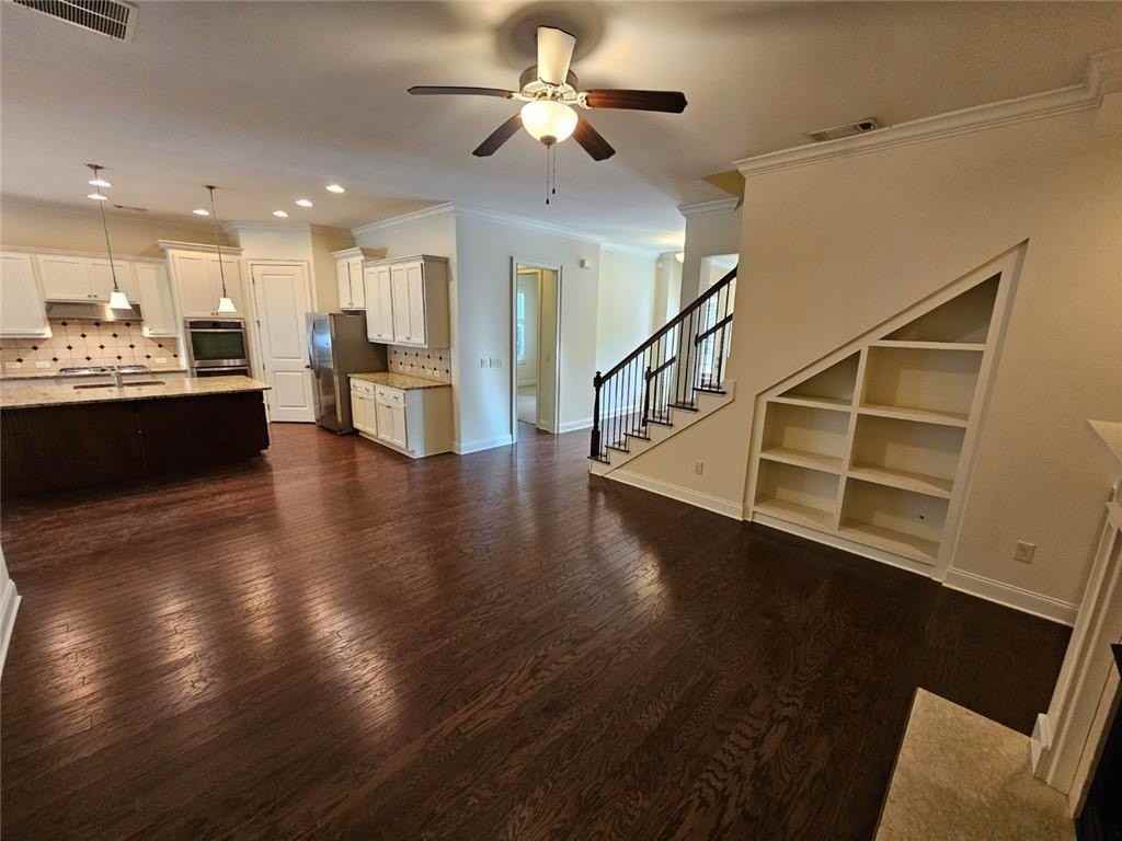 2104 Mcfarlin Ln - Photo 3 of 44