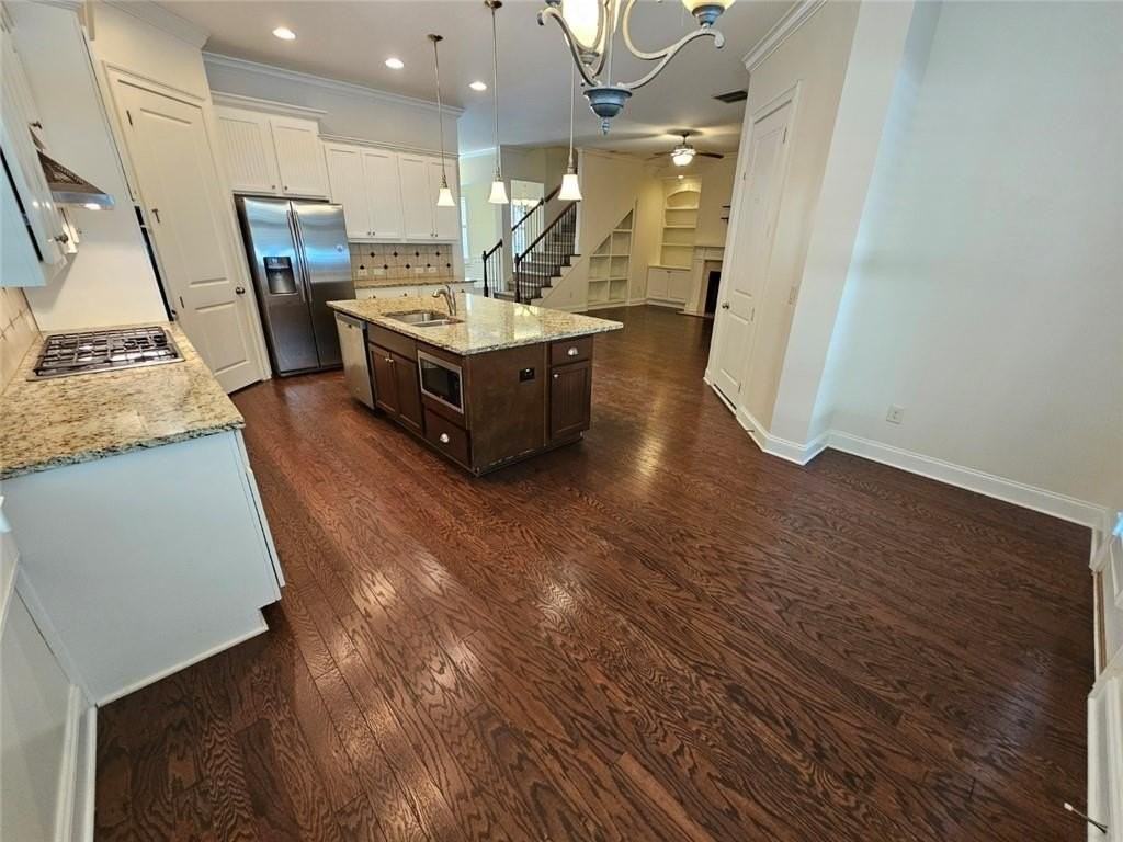 2104 Mcfarlin Ln - Photo 4 of 44
