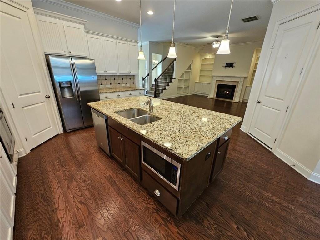 2104 Mcfarlin Ln - Photo 5 of 44