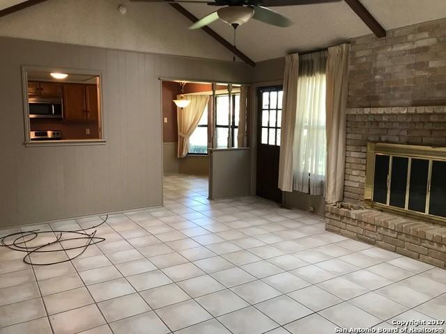13851 Susancrest Dr - Photo 3 of 15