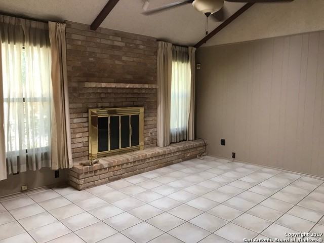 13851 Susancrest Dr - Photo 4 of 15