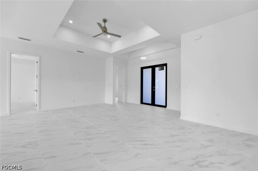 846 Cadis St E - Photo 3 of 27
