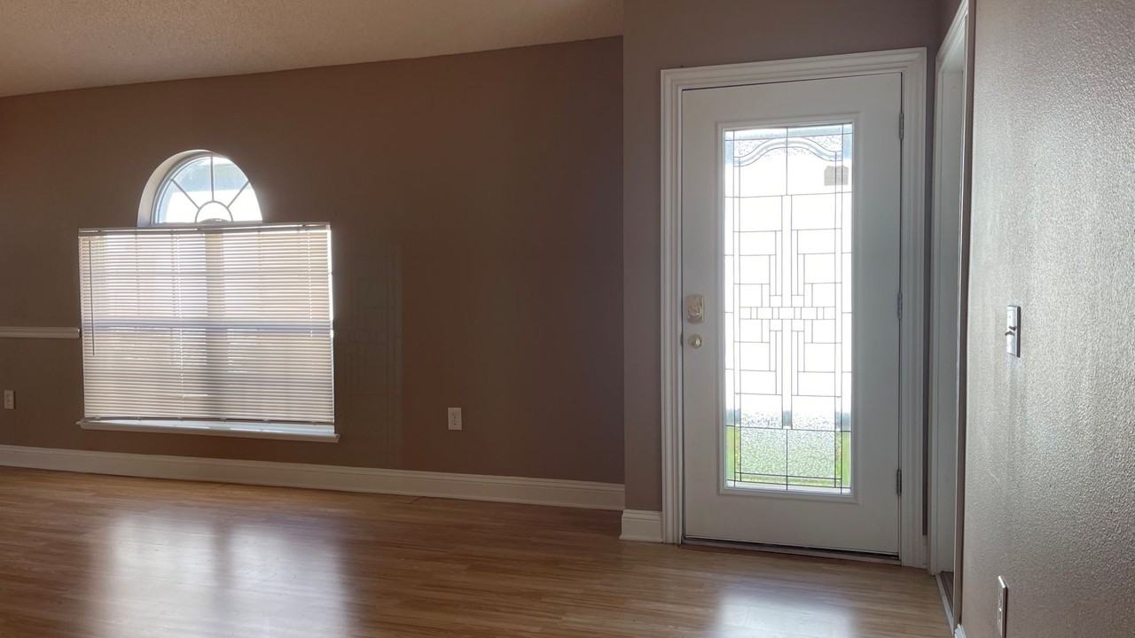 7323 Lawn Tennis Ln - Photo 4 of 27