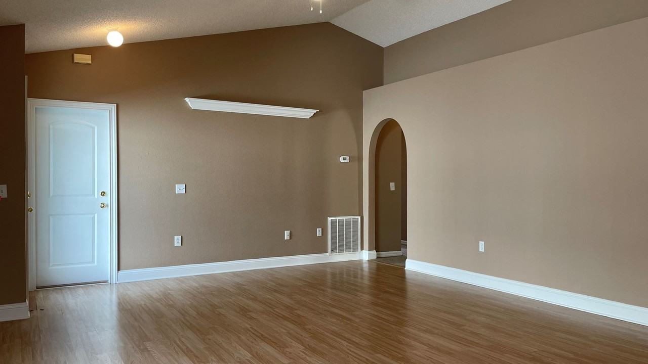 7323 Lawn Tennis Ln - Photo 5 of 27