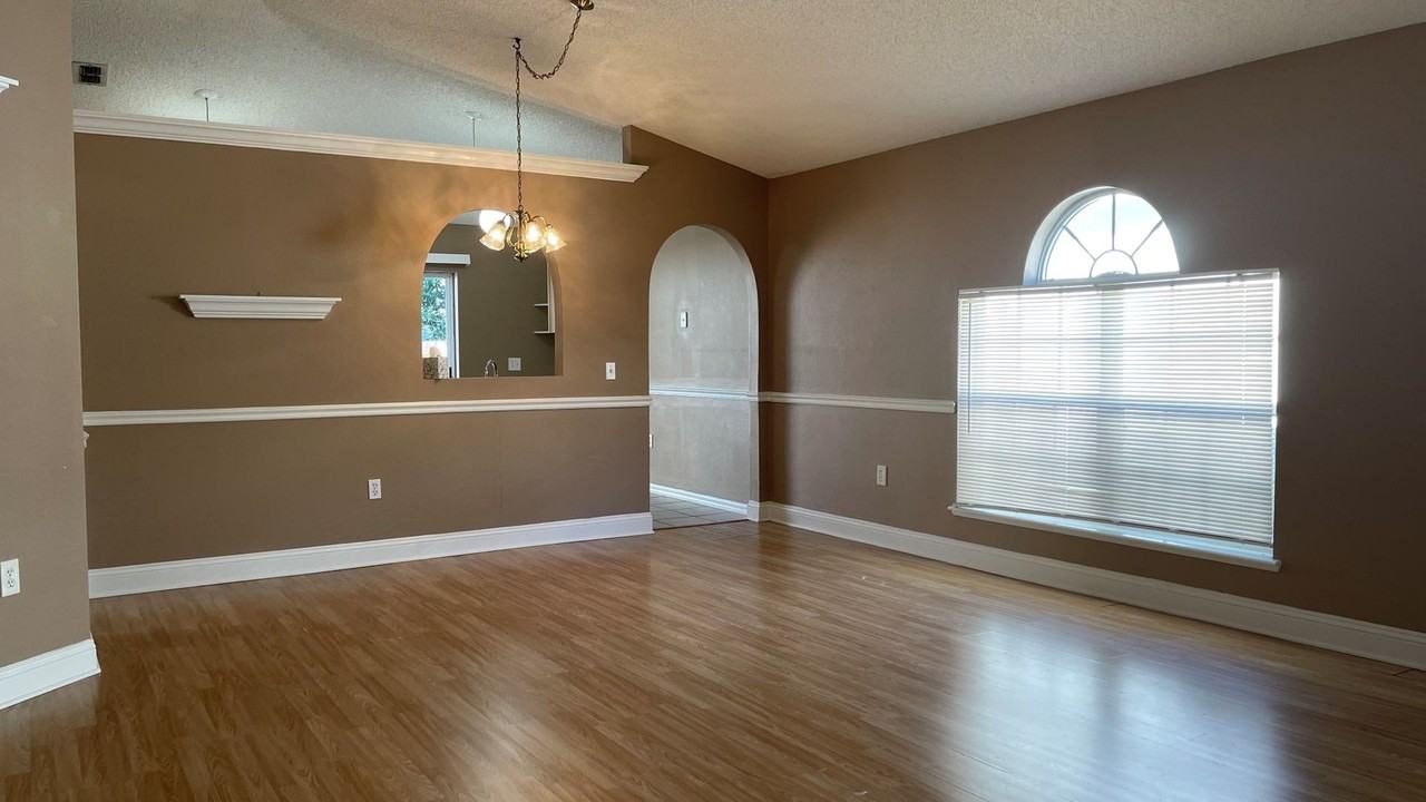 7323 Lawn Tennis Ln - Photo 6 of 27