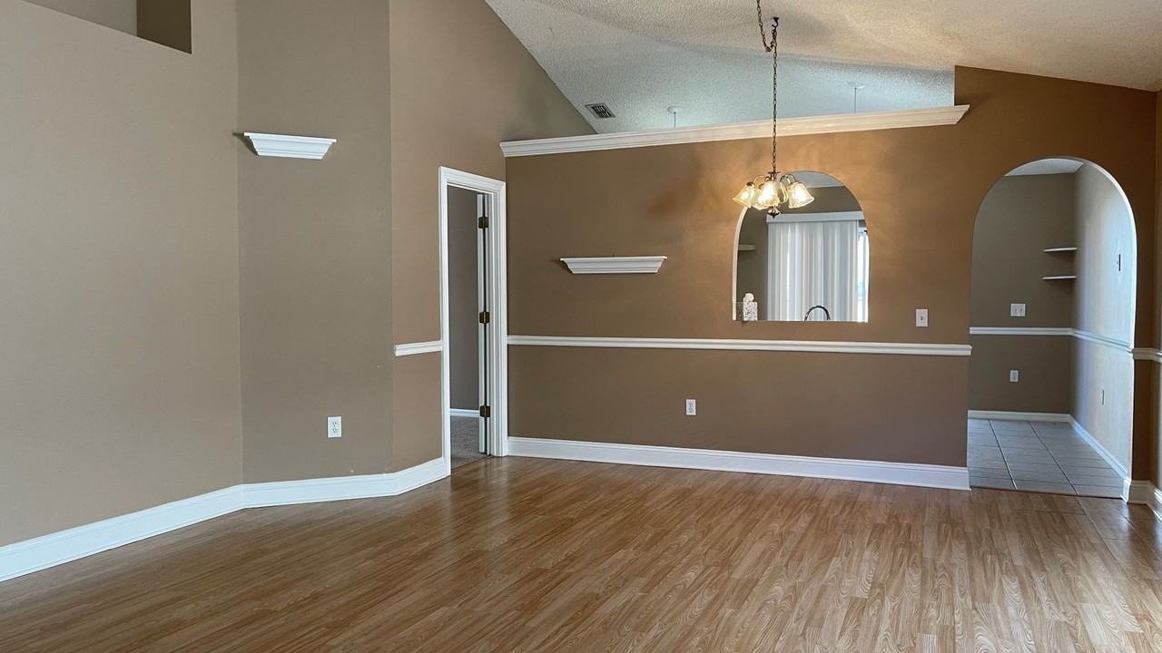 7323 Lawn Tennis Ln - Photo 7 of 27