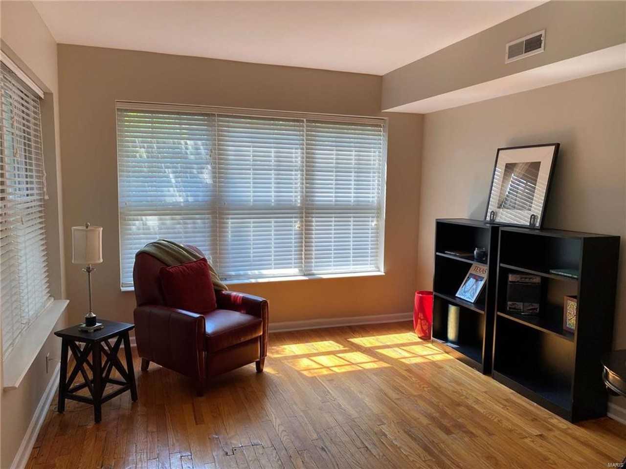 5375 Pershing Ave #1E - Photo 2 of 26
