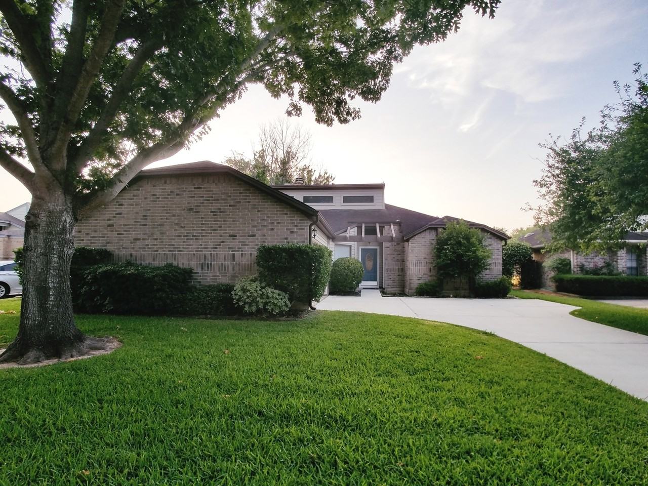 2111 Echo Rdg - Photo 2 of 31