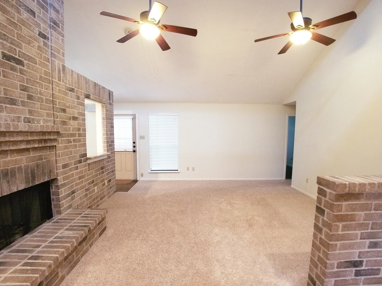 2111 Echo Rdg - Photo 4 of 31