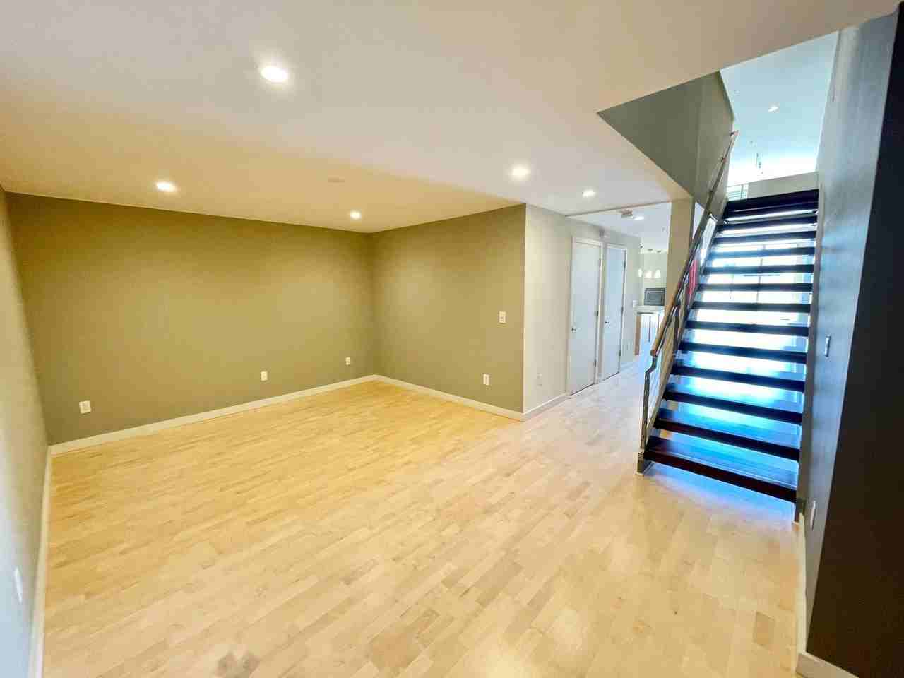 1247 Harrison St #10 - Photo 7 of 25