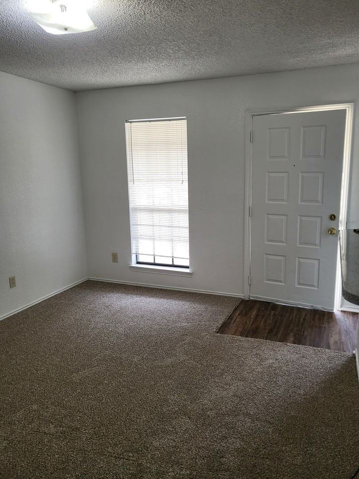 1209 Avondale Ct - Photo 2 of 11