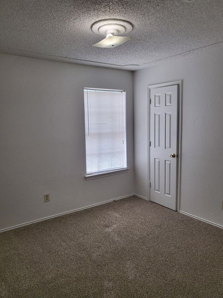 1209 Avondale Ct - Photo 7 of 11