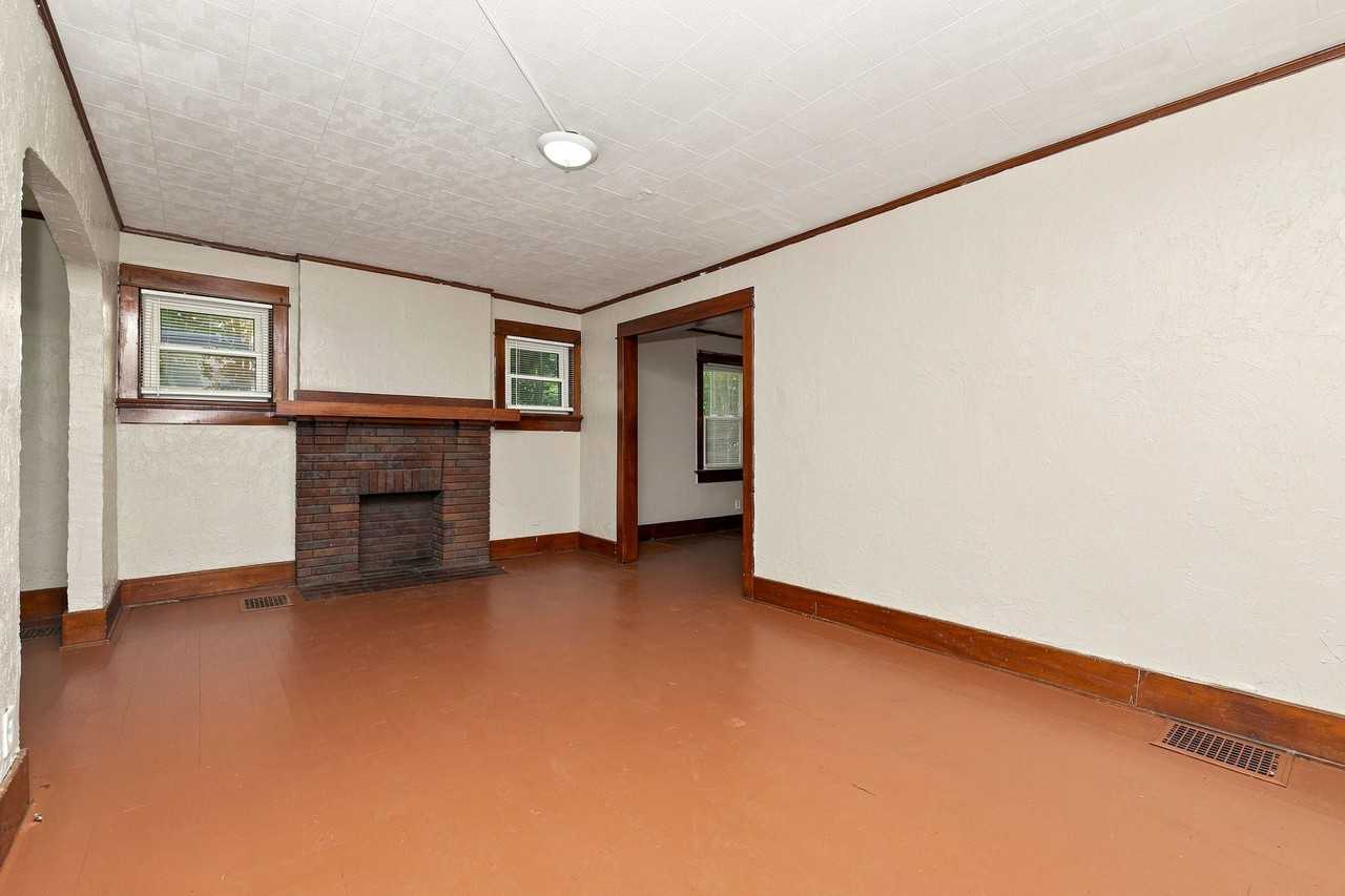 147 W Hudson Ave - Photo 4 of 10
