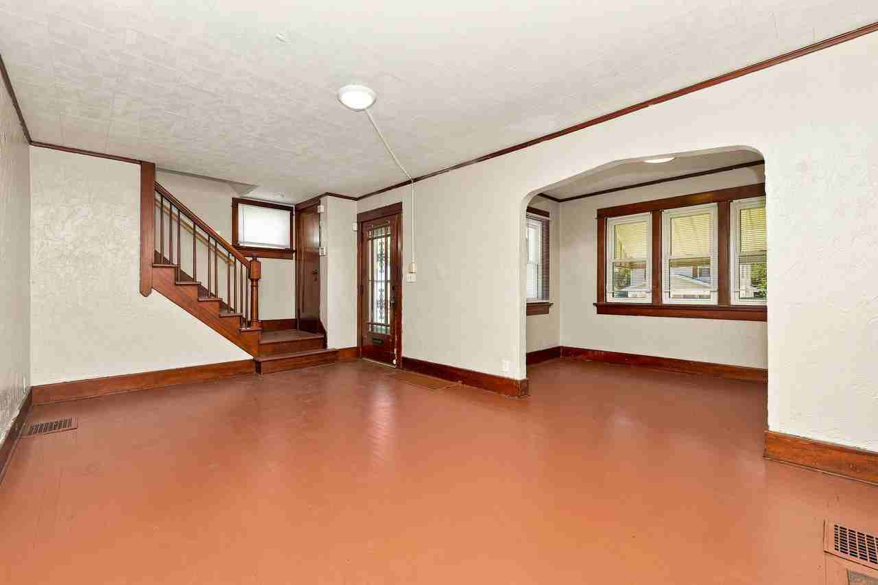 147 W Hudson Ave - Photo 5 of 10