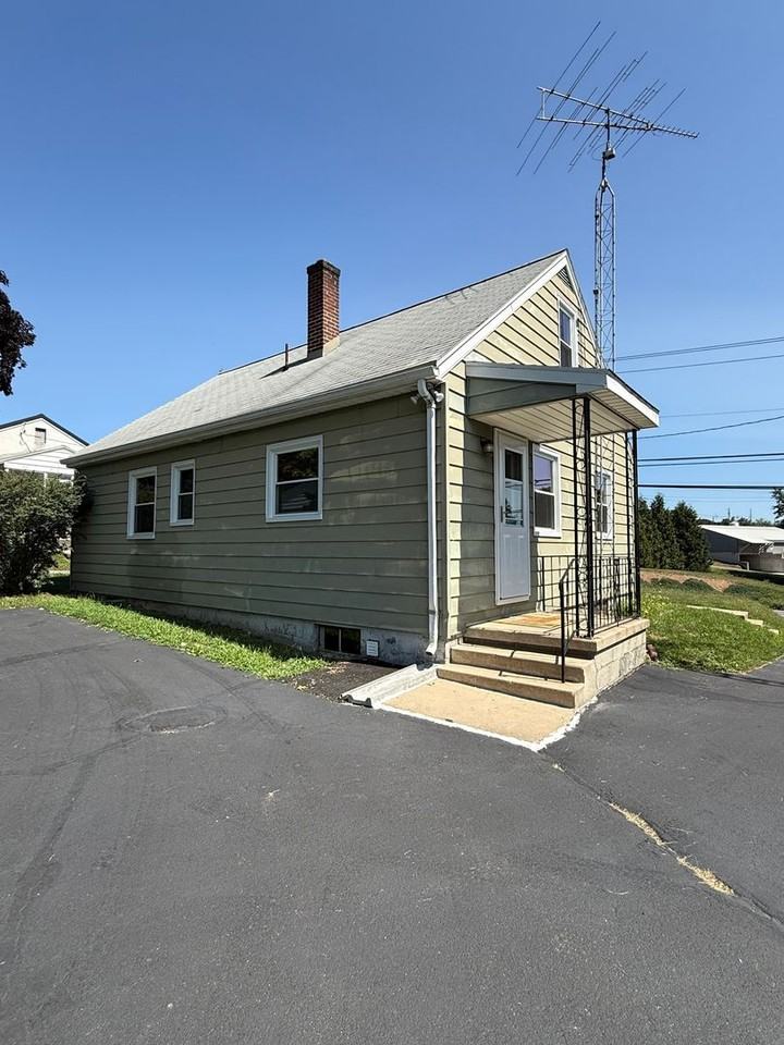1294 Edenville Rd - Photo 2 of 19