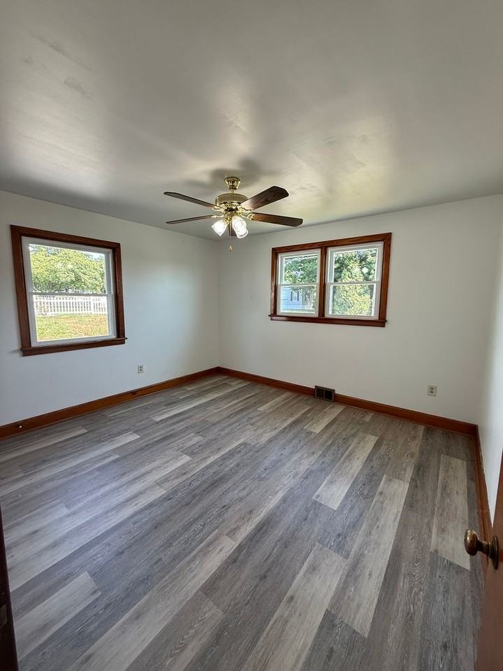 1294 Edenville Rd - Photo 4 of 19