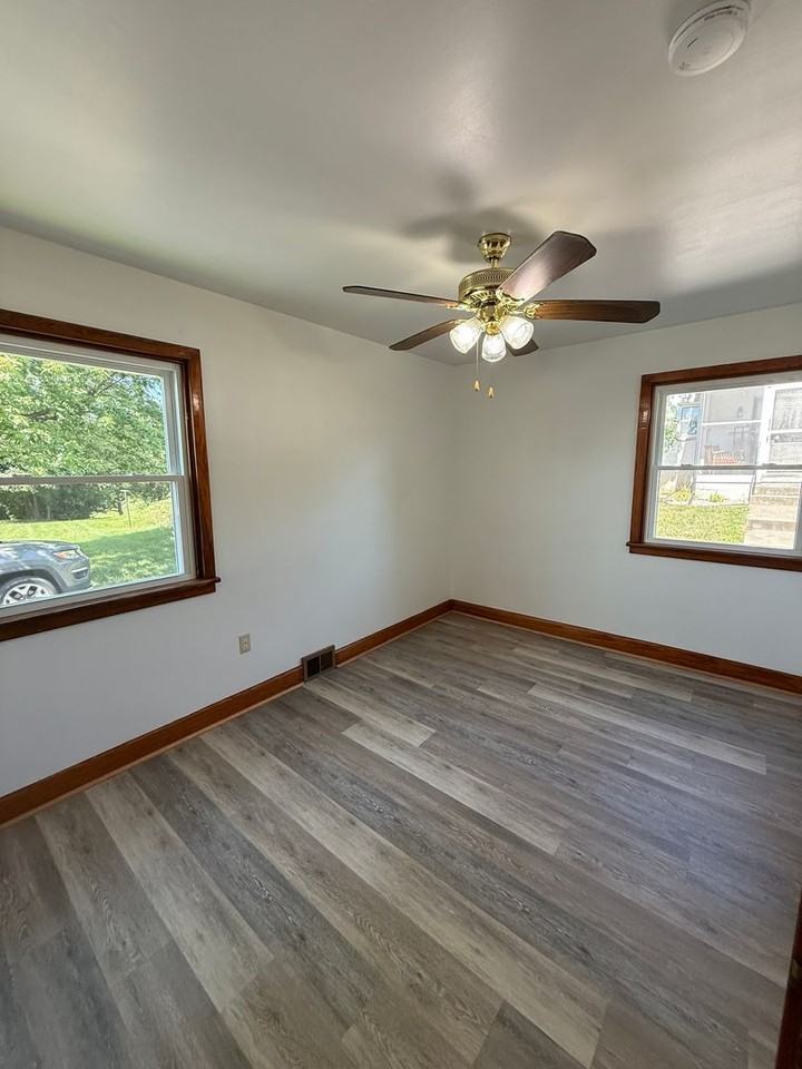 1294 Edenville Rd - Photo 5 of 19