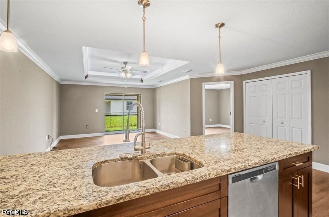 1530 Gretchen Ave S - Photo 7 of 30