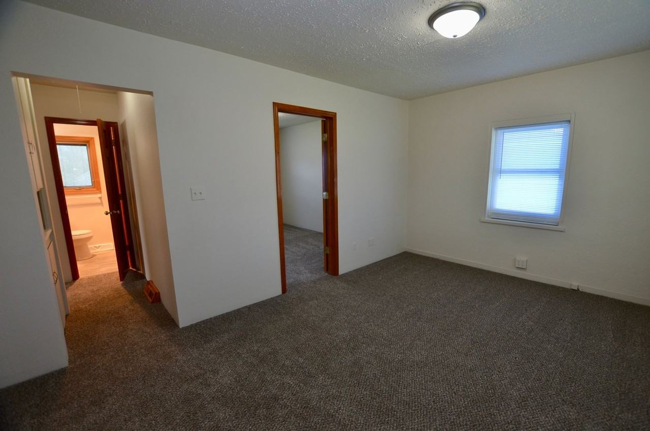 1350 Elder Ln - Photo 2 of 14