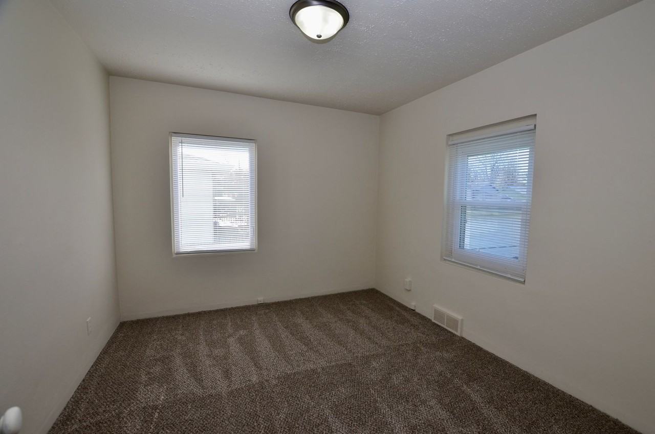 1350 Elder Ln - Photo 3 of 14