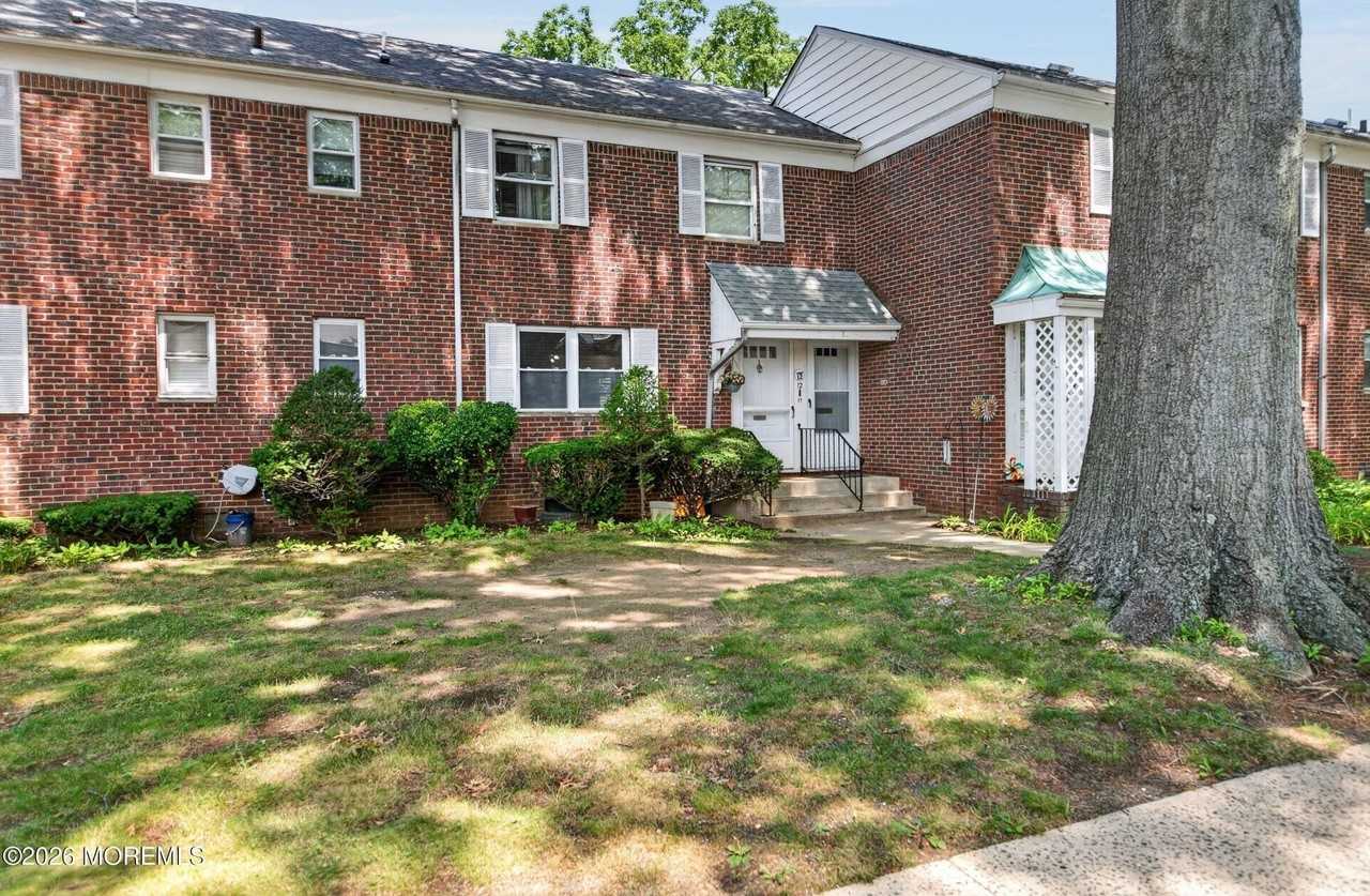 11 Manor Dr - Photo 2 of 25