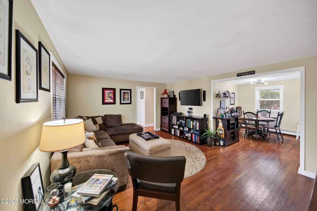 11 Manor Dr - Photo 6 of 25