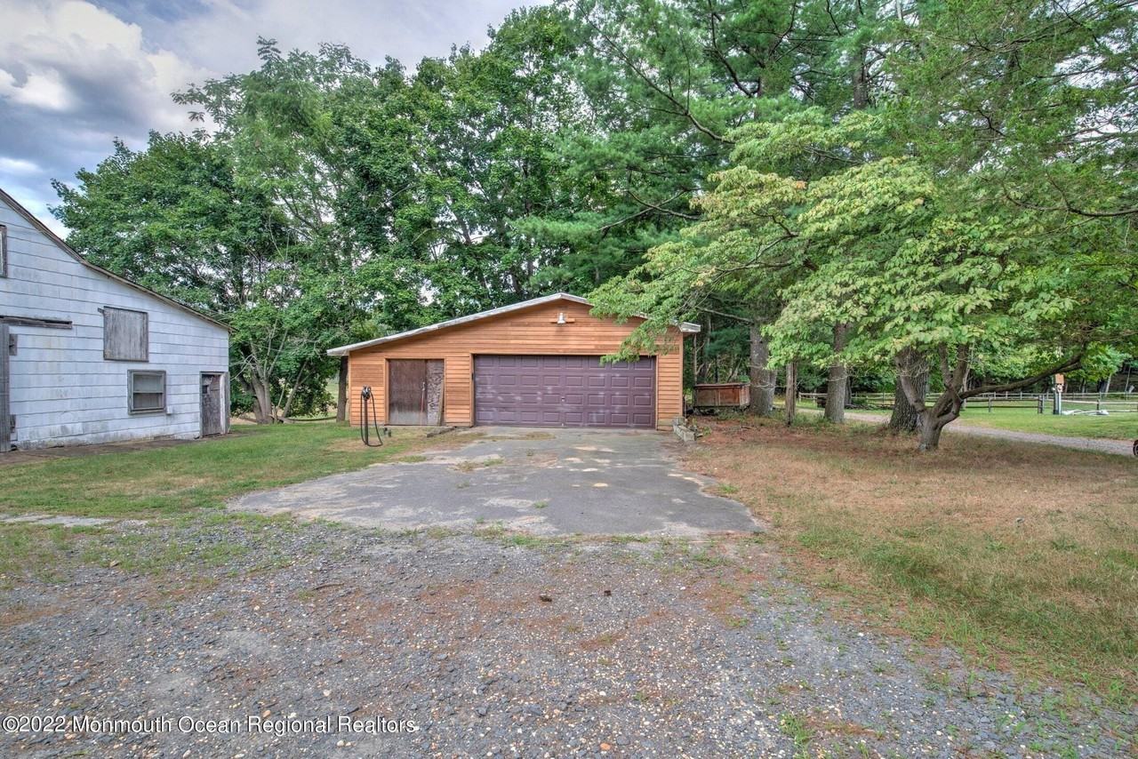 284 Millstone Rd - Photo 3 of 36
