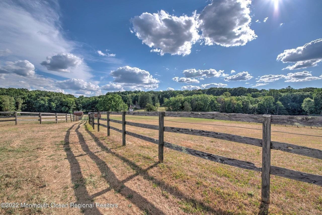284 Millstone Rd - Photo 6 of 36