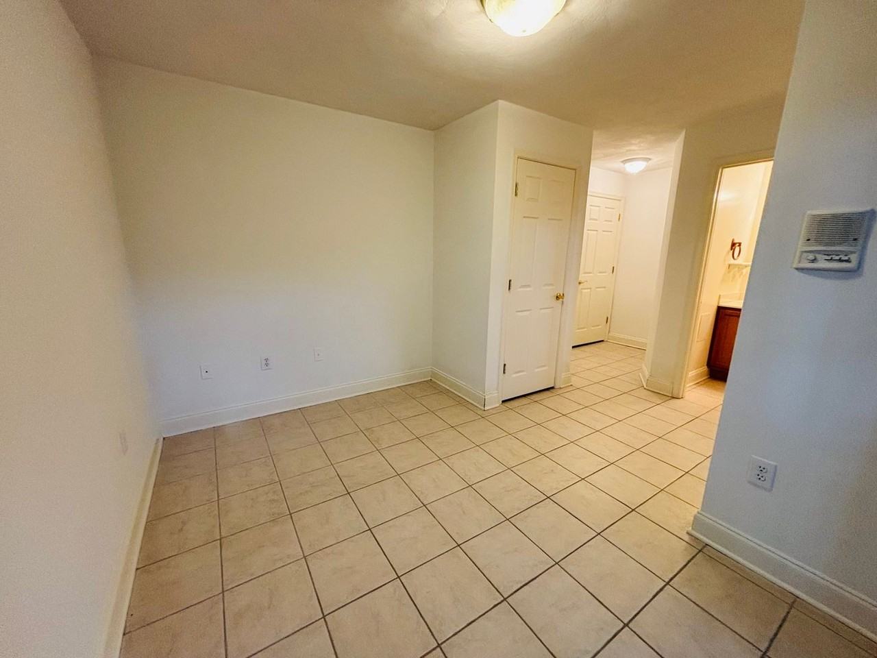 795 Collins St - Photo 6 of 18