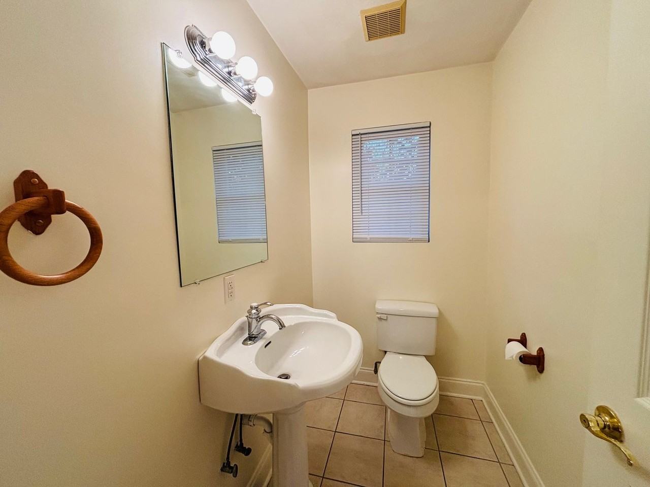 795 Collins St - Photo 7 of 18