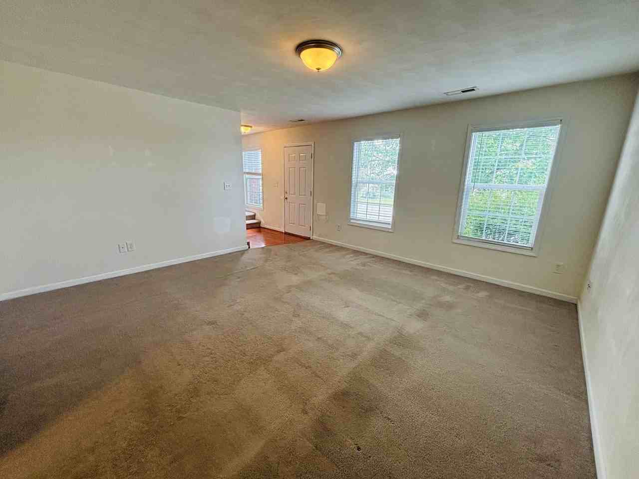255 Windsor Dr - Photo 4 of 25