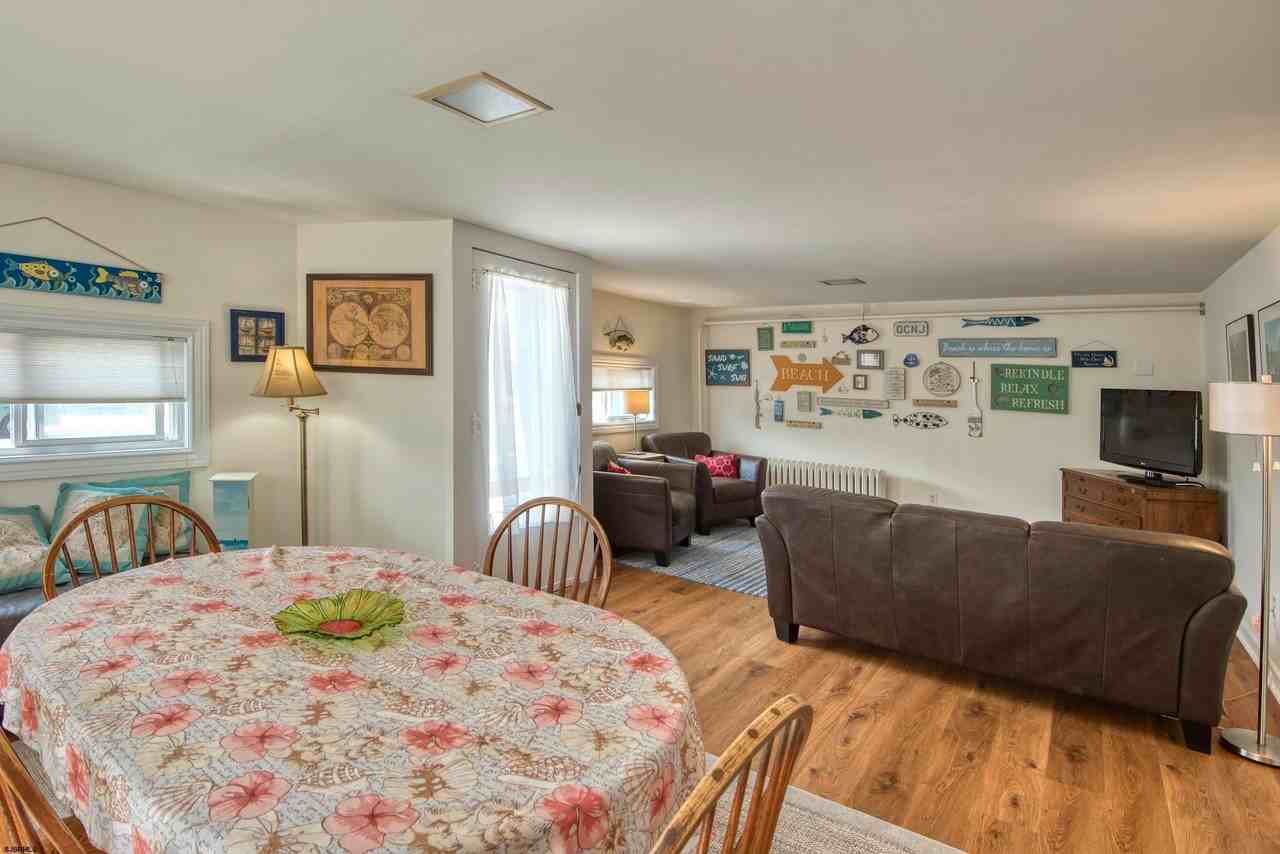 1035 Bay Ave - Photo 2 of 15