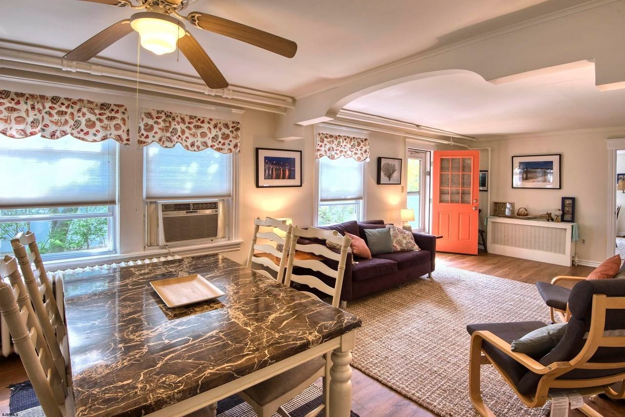 1035 Bay Ave - Photo 3 of 15
