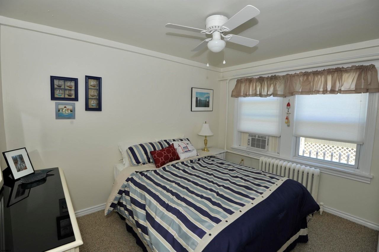 1035 Bay Ave - Photo 7 of 15