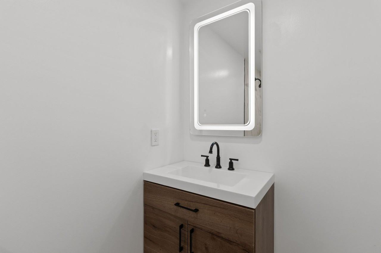 6 Roundwood Ln - Photo 2 of 9