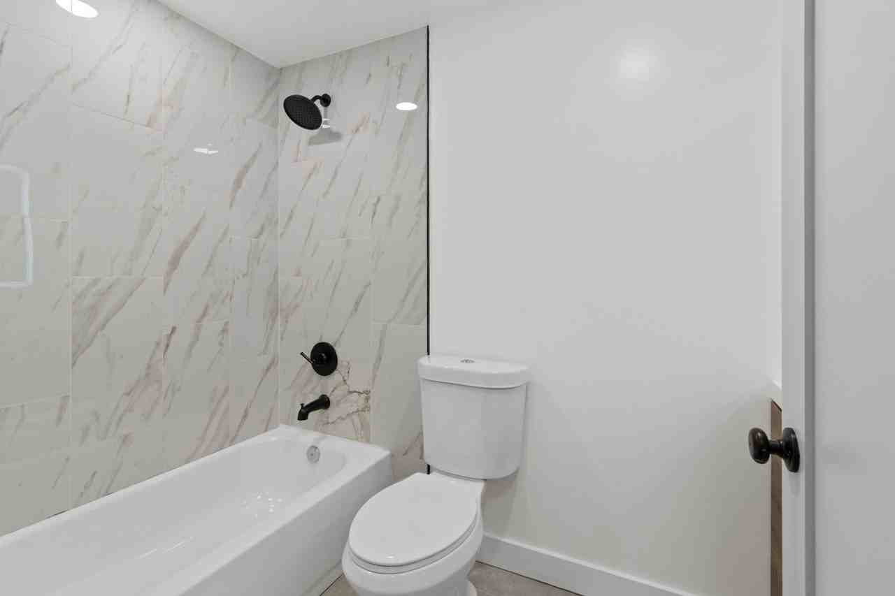 6 Roundwood Ln - Photo 5 of 9