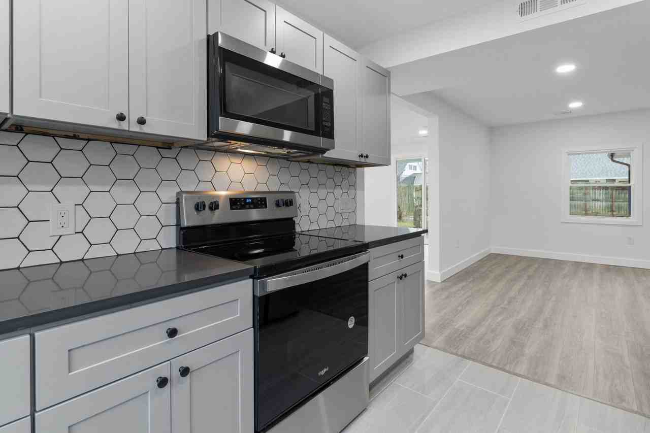 6 Roundwood Ln - Photo 5 of 17