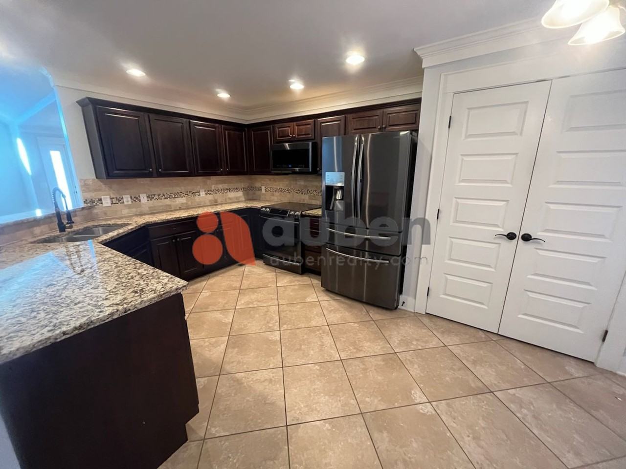 7302 Klingler Ln - Photo 4 of 22