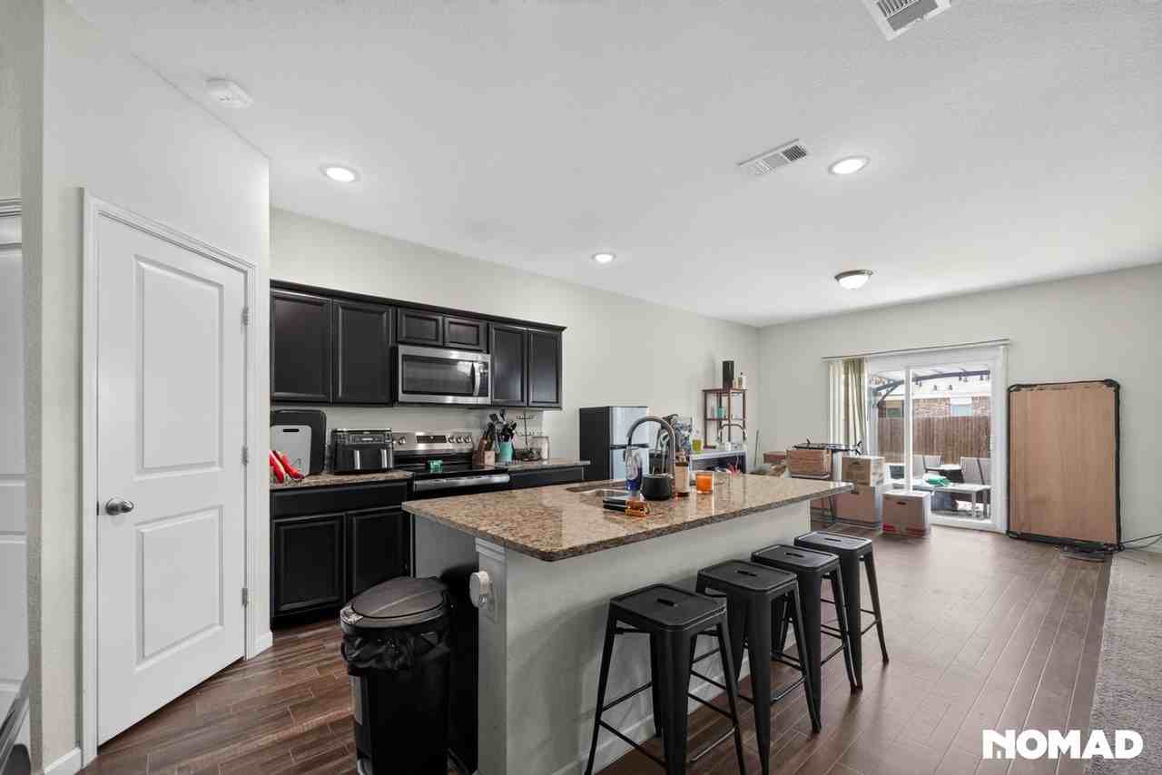 318 Dove Creek Ln - Photo 4 of 50