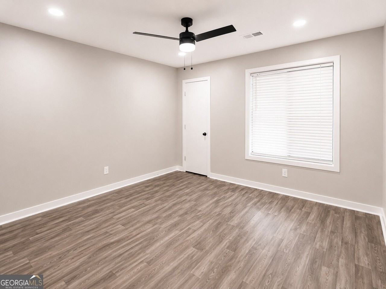 100 Summerwood Dr - Photo 3 of 10