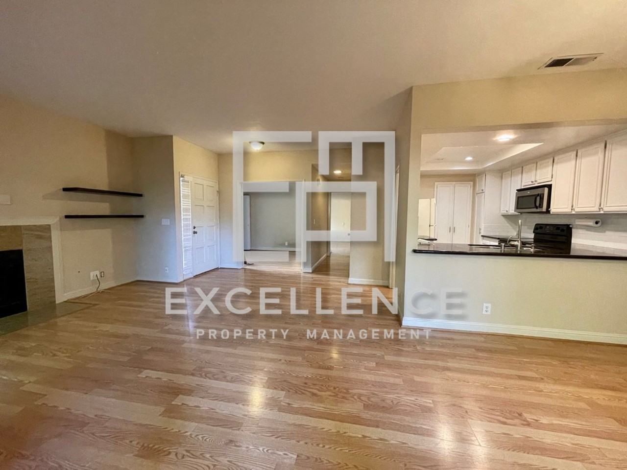 1336 Greenwich Ct - Photo 3 of 14