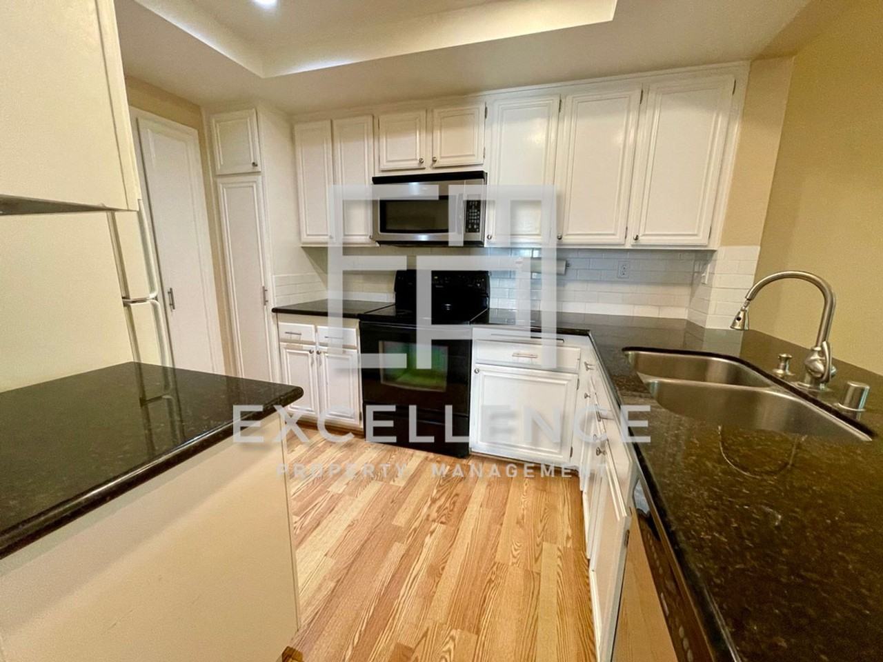 1336 Greenwich Ct - Photo 4 of 14