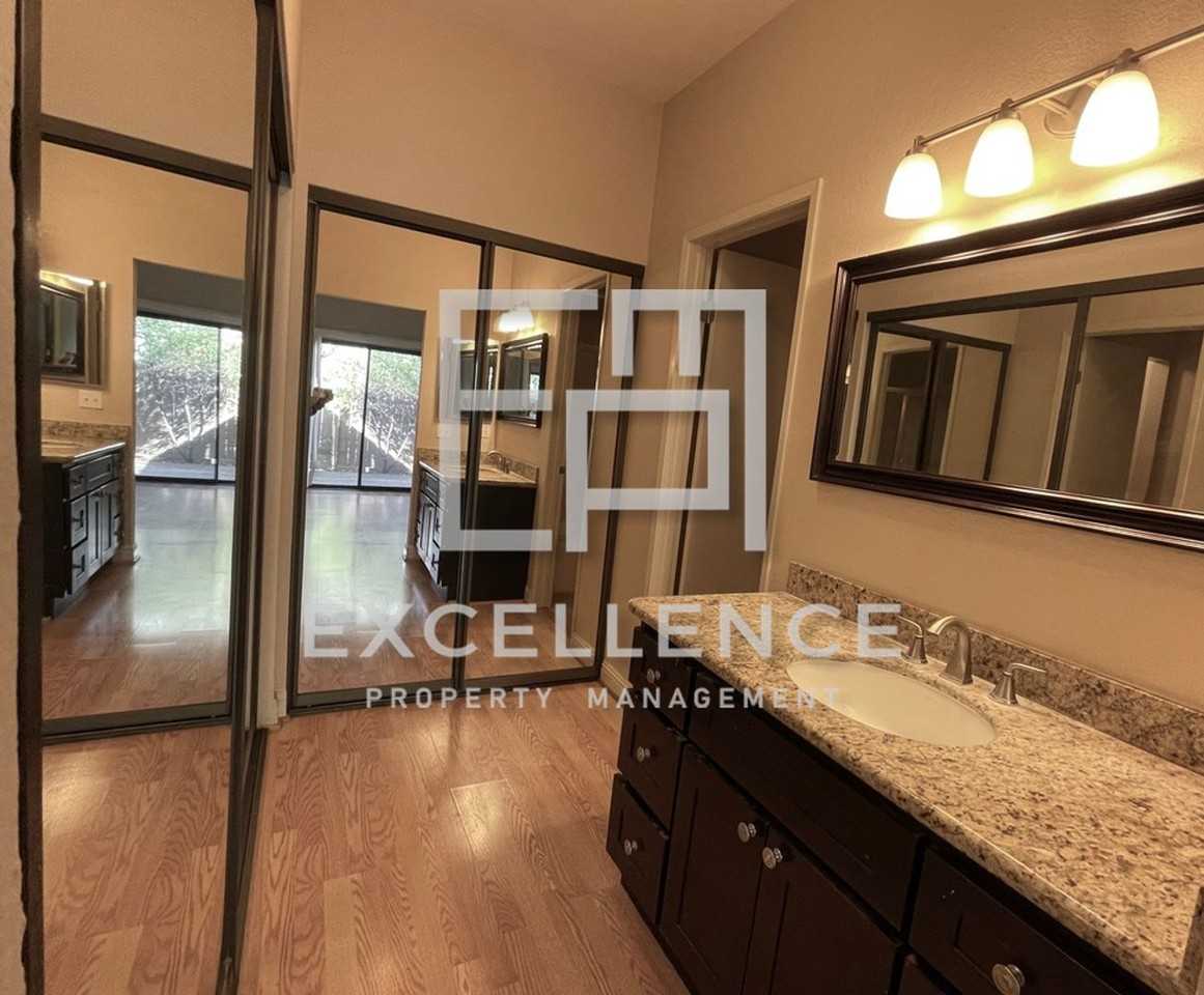 1336 Greenwich Ct - Photo 6 of 14