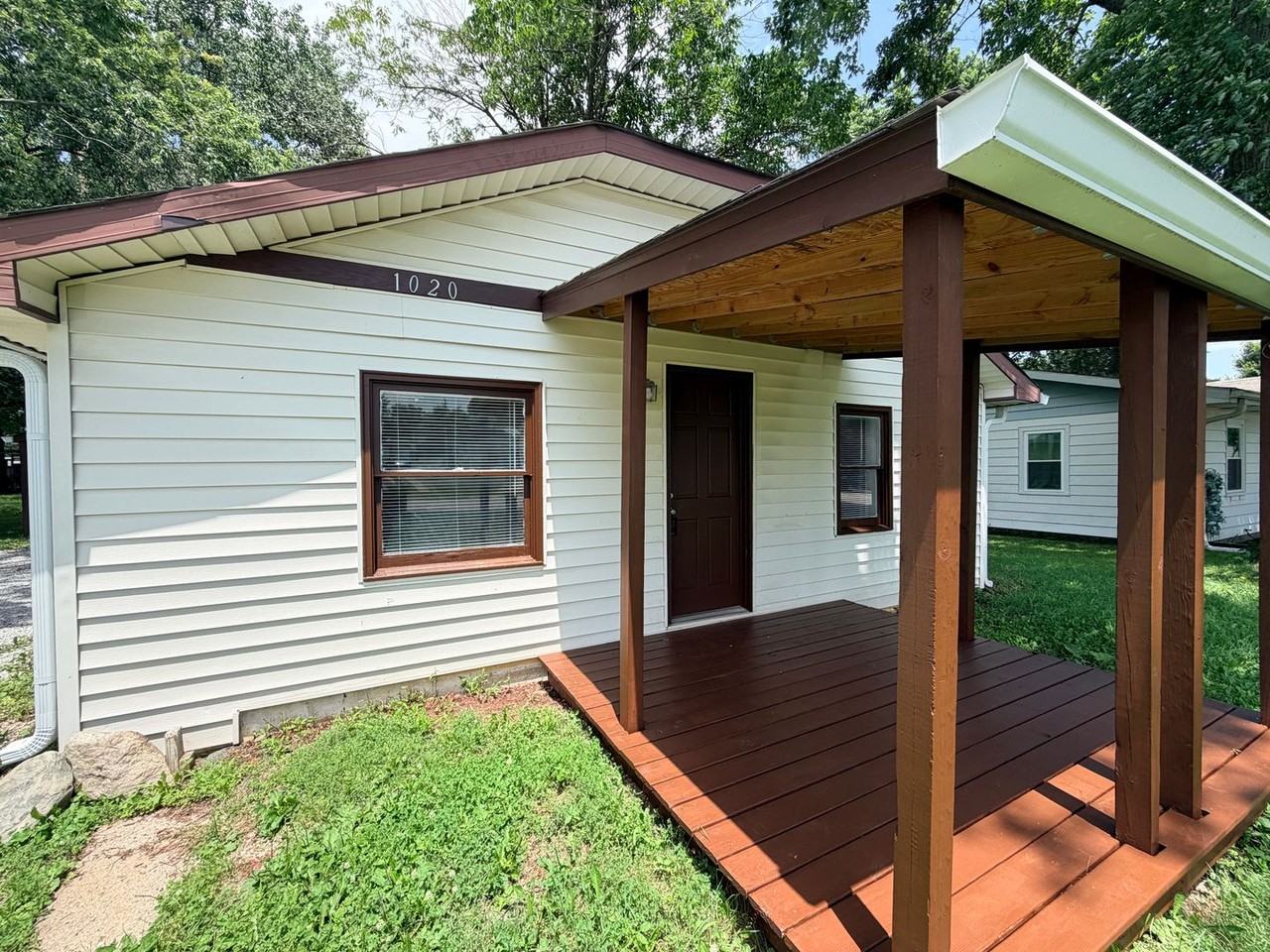 1020 E Seventh St - Photo 3 of 22