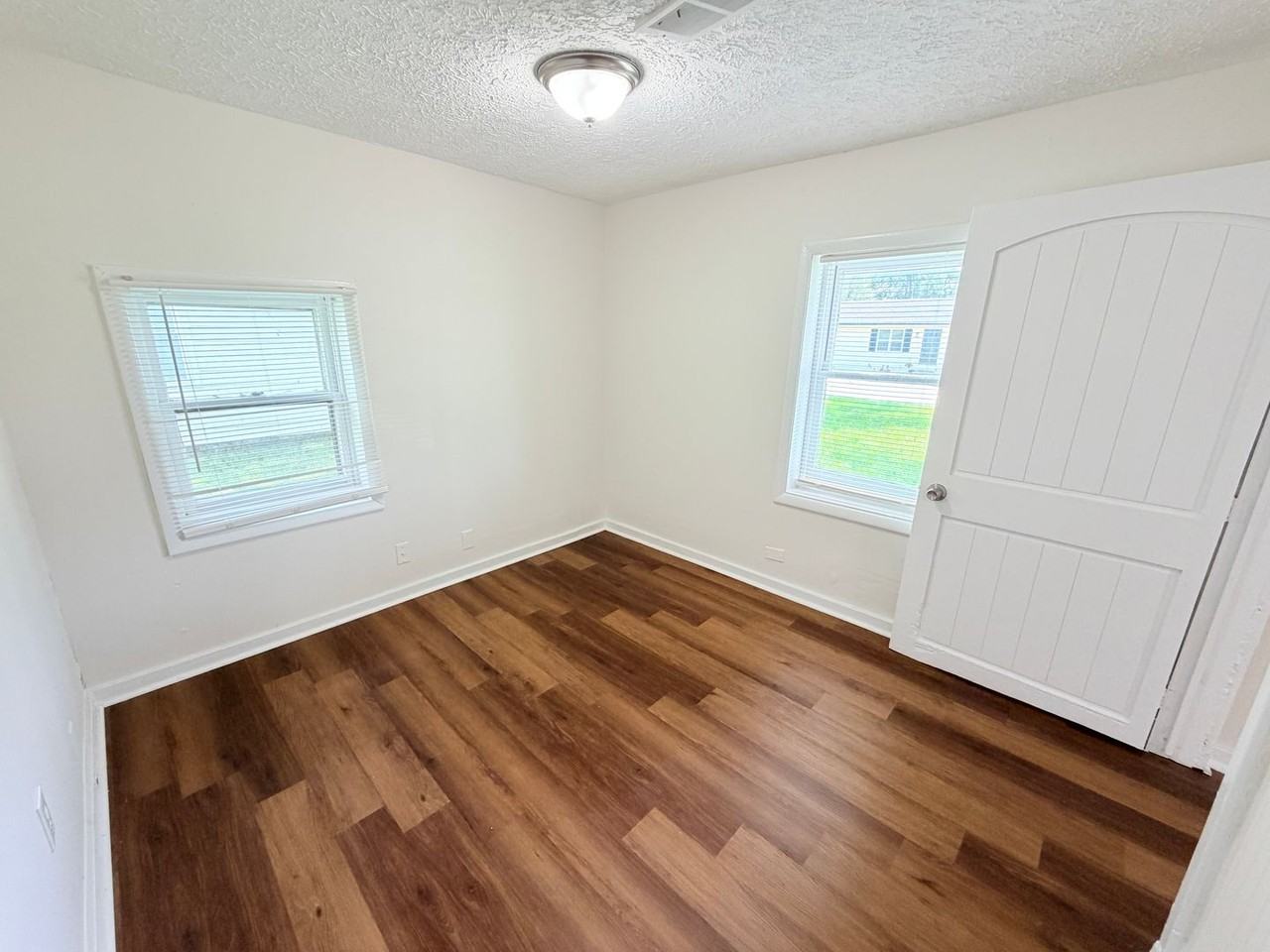 1020 E Seventh St - Photo 6 of 22