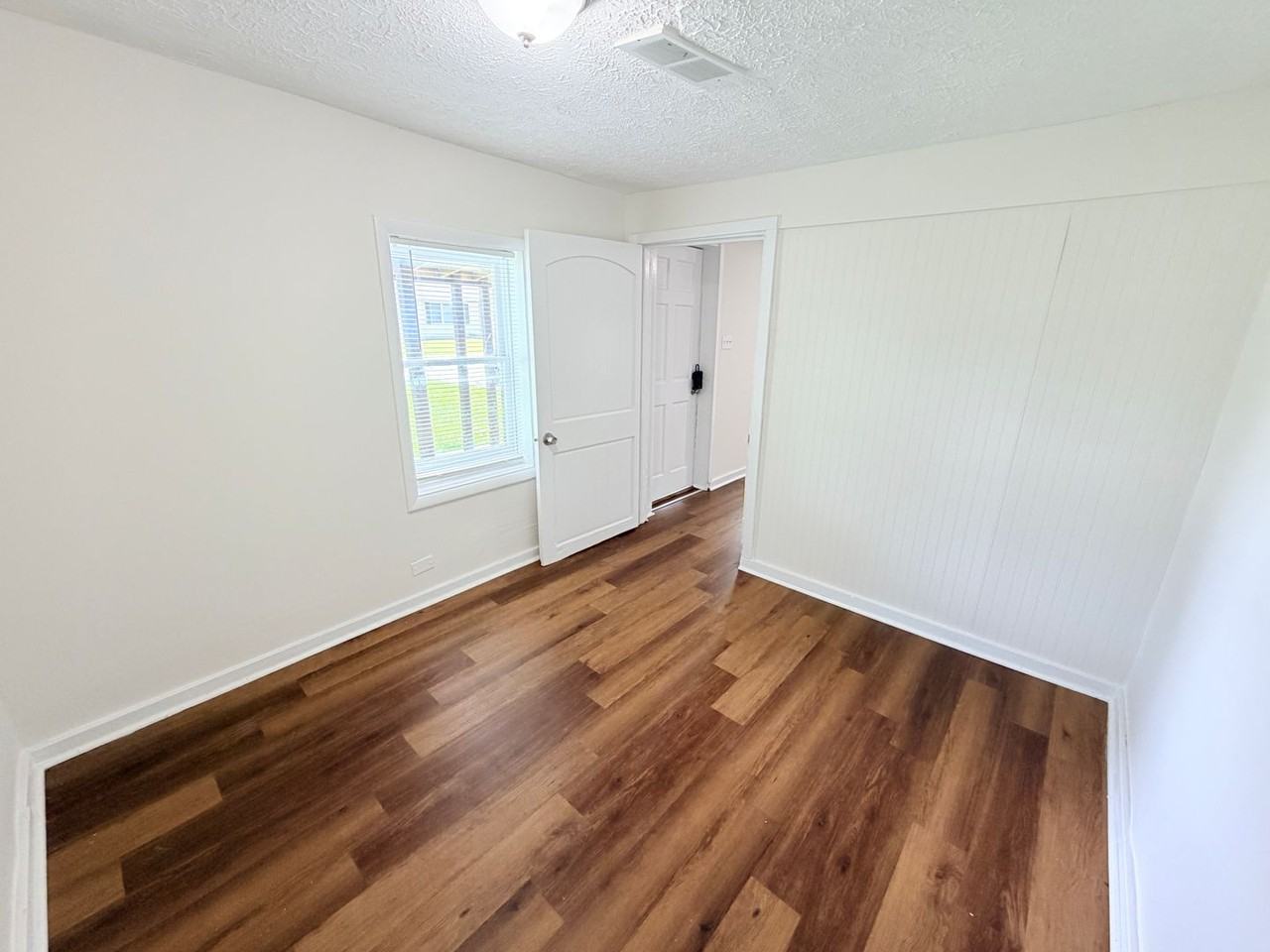 1020 E Seventh St - Photo 7 of 22