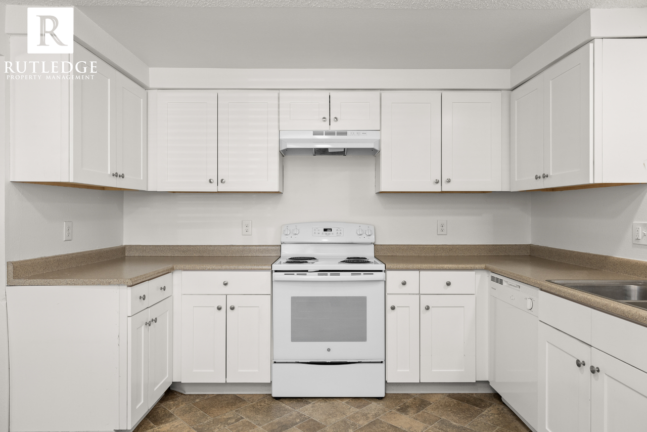2250 Crater Lake Ave - Photo 5 of 9