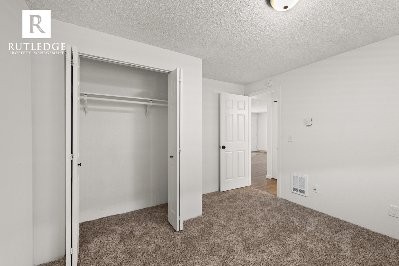 2250 Crater Lake Ave - Photo 6 of 9